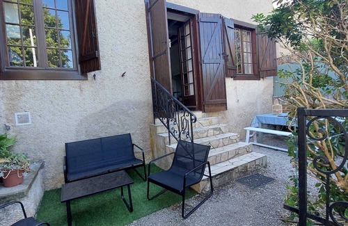 Monein Villa | RENOVATED GITE COZY MONEIN SLEEPS 6