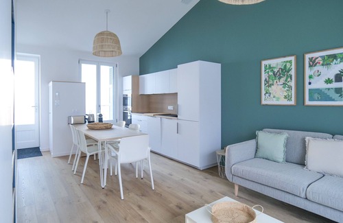 Les Sables d'Olonne Ski Chalet | Renovated house in the Arago district of Les Sables sleeps 6