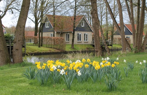 Westerbork Villa | Renovated in 2024. Luxury vacation villa 8/9 pers with sauna, ideal for fishing