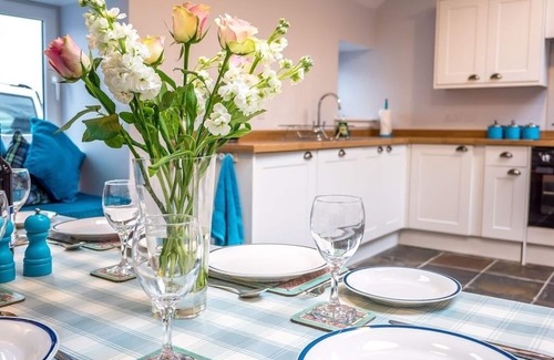 Onich Cottage | Renovated lochside cottage nr Fort William & Glencoe (sleeps 4-6)