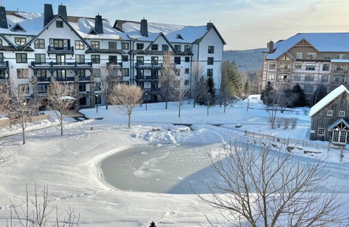 Stratton Mountain Condo | Renovated Long Trail 1BR, Steps from lifts - Hot tub, Pool, Sauna, Heated garage