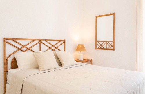 Porto Rafti Apartment | Renovated luxury apartment 30m from beach. Big balcony