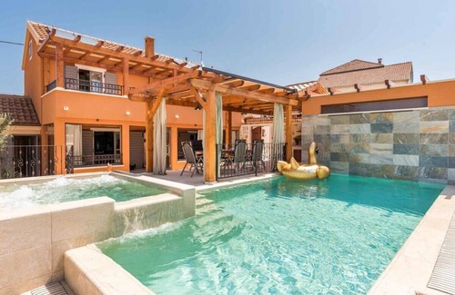 Bicine Villa | Renovated Luxury Styled Villa With Amazing Pool