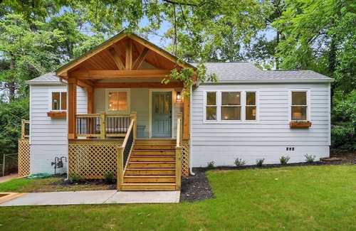 North Decatur House | Renovated, modern 4/3 with parking & chefs' kitchen
