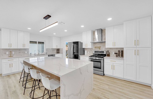 Spring Valley House | Renovated Modern Home with Pool. Minutes from the Las Vegas Strip