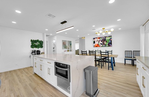 Spring Valley House | Renovated Modern Home with Pool. Minutes from the Las Vegas Strip