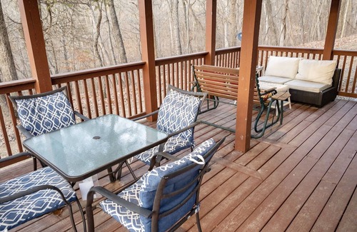 Millville House | Renovated Mountain Basement Studio Near Wineries Breweries w/Laundry & Fire Pit