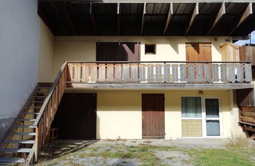Pra Loup Ski Chalet | Renovated Mountain Home, 30m from Slopes, Private Parking, Pra Loup