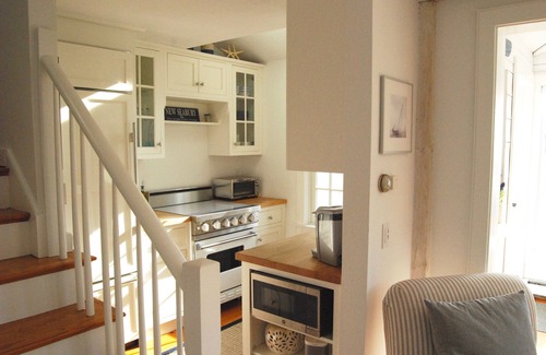 Mashpee Cottage | Renovated Nantucket Style Cottage-Ocean Views-Steps to Private Beach-CENTRAL AC!