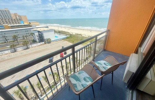 Myrtle Beach Apartment | Renovated Oceanfront King Suite-Landmark Unit 815