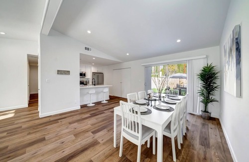 West Hills House | Renovated pet friendly w/beautiful yard & jacuzzi