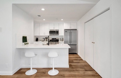 West Hills House | Renovated pet friendly w/beautiful yard & jacuzzi