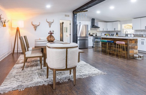 Ellijay Cabin | Renovated Remote Cabin w/Chef's KT! Family Friendly- King Bd -10Mi to DT Ellijay