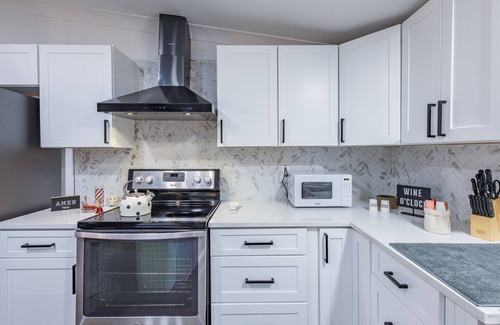 Ellijay Cabin | Renovated Remote Cabin w/Chef's KT! Family Friendly- King Bd -10Mi to DT Ellijay