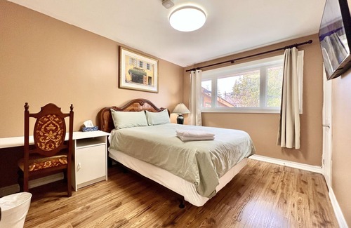 Newtonbrook House | Renovated Rooms 10-min to Finch Subway Near Yonge St