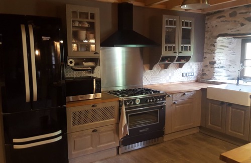 Sers House | Renovated sheepfold 10 minutes from the ski slopes for a total of 17 people