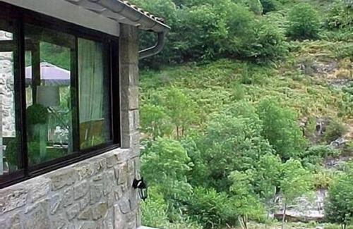 Juvinas House | Renovated sheepfold in the heart of nature, with large terrace and private beach access to the river.