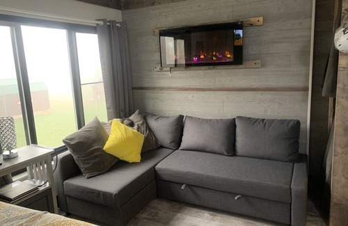 Snowshoe Apartment | Renovated slope side/view, ski in/out, 2216,slps 6