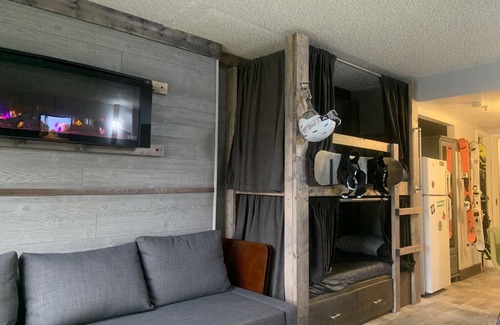 Snowshoe Apartment | Renovated slope side/view, ski in/out, 2216,slps 6