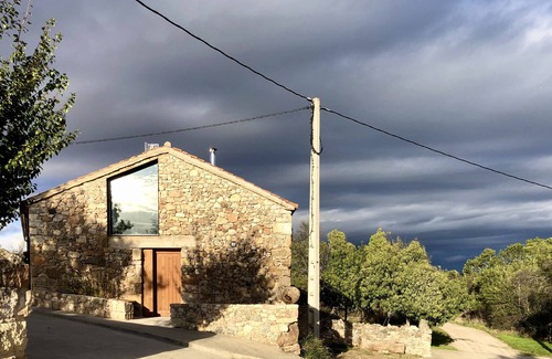 Orejana Cottage | Renovated stone barn with terrace overlooking the countryside