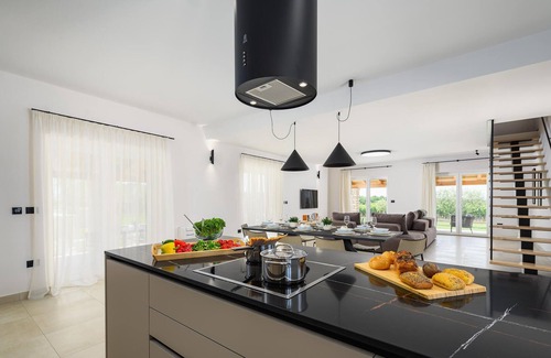 Rosini House | Renovated stone house in a quiet location ? ideal for two families.