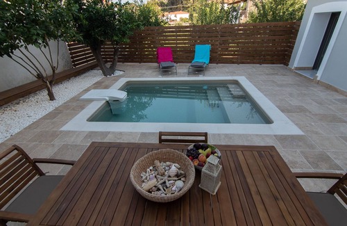 Agios Konstantinos Villa | Renovated stone villa with private pool- 2 min from the sea!