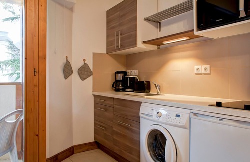 Brides-les-Bains Apartment | Renovated Studio for 4 with Balcony, Perfect Location in Brides-les-Bains
