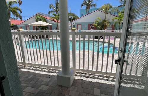 Sunset Beach House | Renovated studio w/king bed & full size kitchen #5