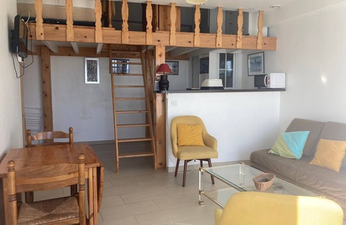 Le Palais Apartment | Renovated studio with parking, wifi, near beach and town center
