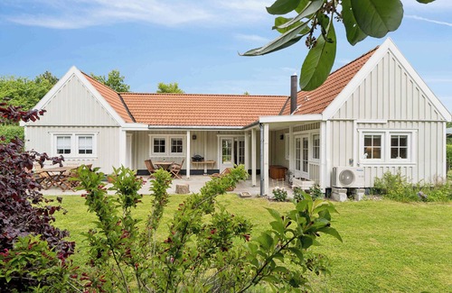 Holloselund House | Renovated summer house in Vejby/Tisvilde