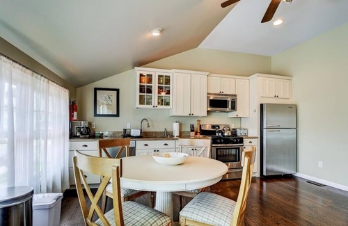 Bradley Beach House | Renovated Two Bedroom Carriage House in Bradley Beach