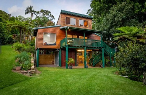 Maleny Cabin | Renovated Two Bedroom Lakeside Cabin