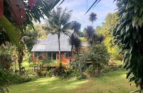 Maleny Cabin | Renovated Two Bedroom Lakeside Cabin