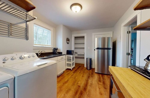 Hunnewell Hill Apartment | Renovated, Victorian, InUnit Laundry, Kitchenette