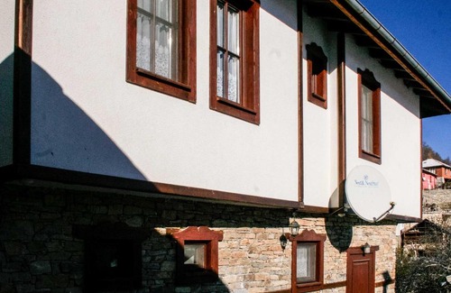 Delchevo Villa | Renovated Villa Overlooking The Pirin Mountains