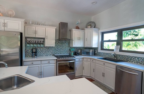 Antoneys Cay House | Renovated West Bay Resort-Like Luxury! Ocean Views, Pool/W-Fall, Walk to Beach!