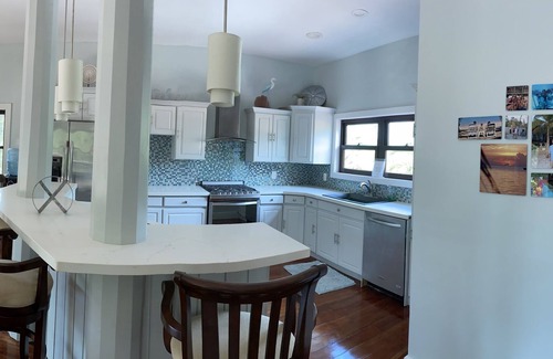 Antoneys Cay House | Renovated West Bay Resort-Like Luxury! Ocean Views, Pool/W-Fall, Walk to Beach!