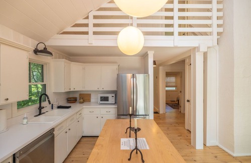 Belfast House | Renovated woodland home with lovely deck & firepit - minutes to Swan Lake