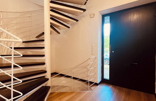 Bottrop House | Renovierte Doppelhaushälfte in Bester Lage mit Eigener Terrasse
