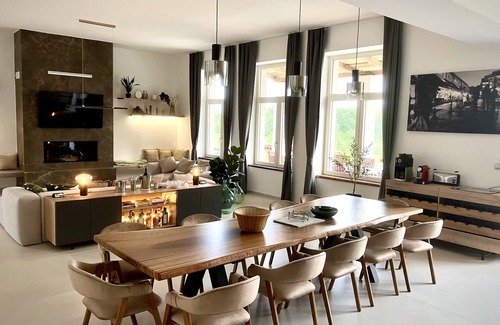 Vranje Selo Villa | Renovierte Historische Schule in Weinbergen und Olivenhainen