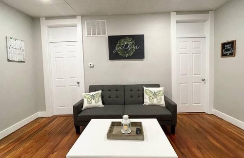 Franklin House | Rent 2 Neighboring Homes, Sleeps 13!