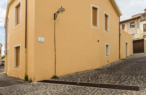 Seneghe House | Rent a few miles from the sea
