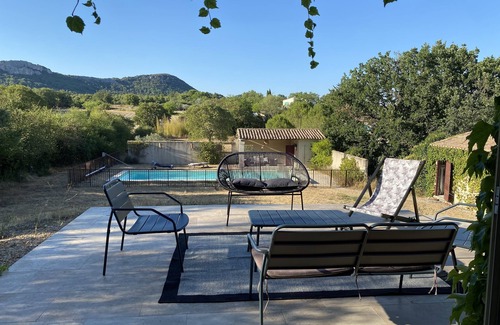 Fons-sur-Lussan House | Rent house in charming village - sleeps 12 - Uzès (30)
