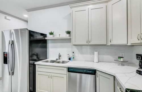 Beaumont House | Rent room A in this tranquil and quiet neighborhood.