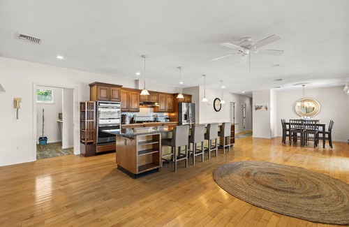 Taunton House | Rent the Beach at Lakeshore Retreat