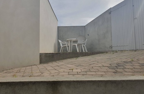 Brem Sur Mer Apartment | Rental T1 30m2 with Terrace in Brem Sur Mer: 2km from the beach