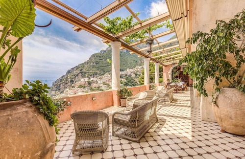 Liparlati Villa | Rentals in Italy - Villa degli Affreschi immersed in a 1000 sq m garden with pool
