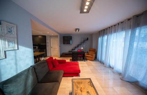 Jaen Apartment | RentitSpain Ático Moderno y Céntrico con balcón curvo en Jaén