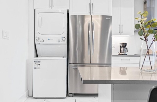 Downtown London Condo | RentX|Suite Dreams - Downtown/Parking/Wi-Fi/2Bed