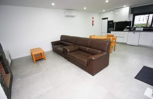 Oliveira De Azemeis House | Requinte House - Tranquility and Comfort in One Place